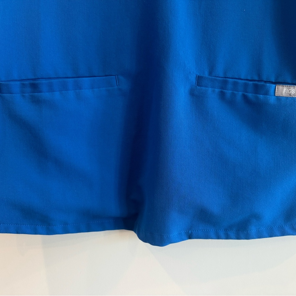 Figs Three-Pocket Scrub Top - Picture 5 of 5